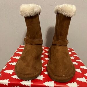 Cozy Brown Suede Boots with Cream Fur Trim